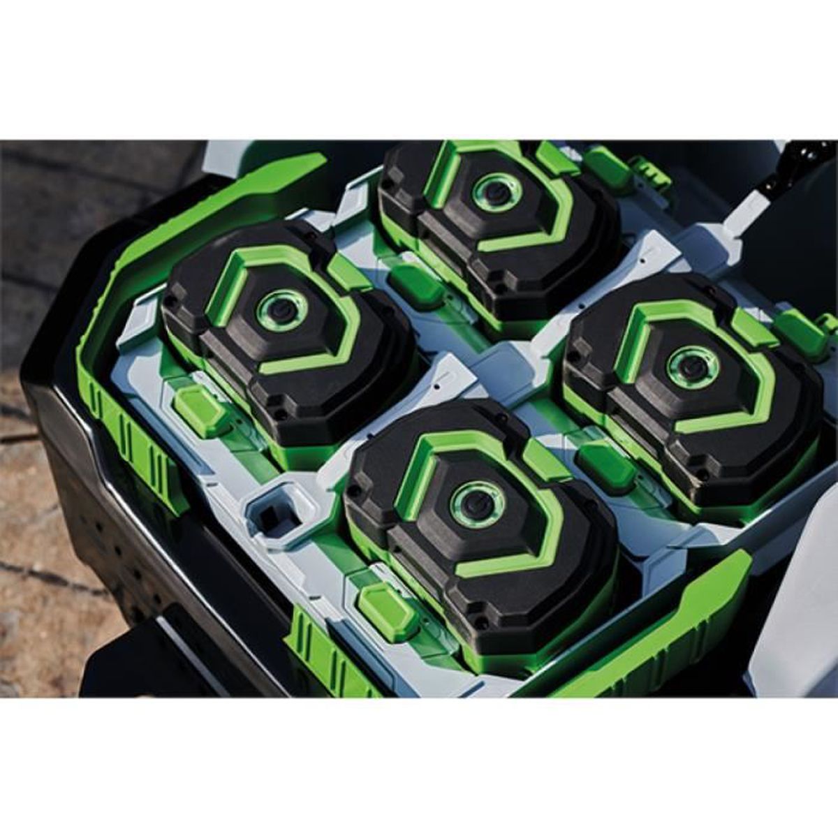 Tondeuse autoportée Z6 à volant, 107 cm coupe, braquage zéro + 4 batteries 2x 10Ah 2x 5Ah – Image 4